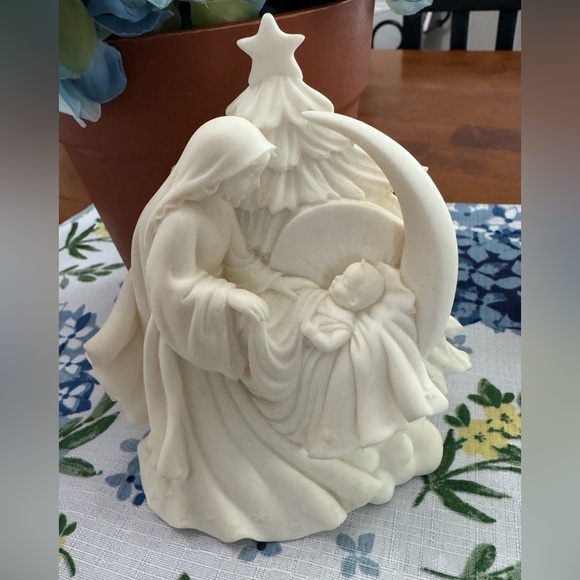 🍁Roman Millenial ‘Silent Night’ Collectible Figurine - Picture 1 of 6